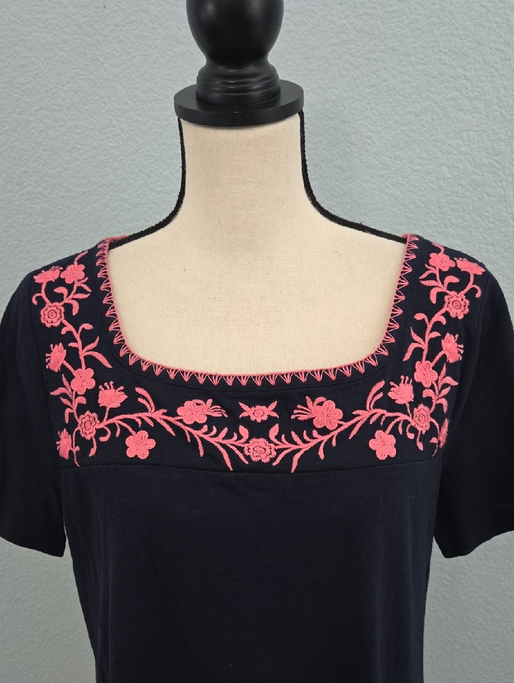 TALBOTS Navy Embroidered Squaree Neck Short-Sleeve Top Pink Floral Sz Large - Picture 3 of 11